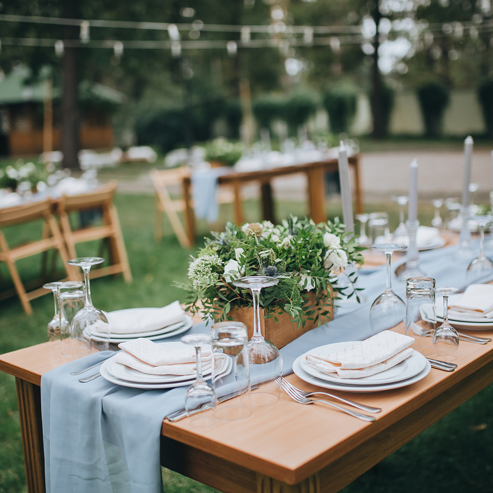https://cdn.shopify.com/s/files/1/0042/0390/5136/files/Chiffon-Wedding-Table-Runner-10FTx_27-Dusty-Blue-lifestyle.png?v=1774491364