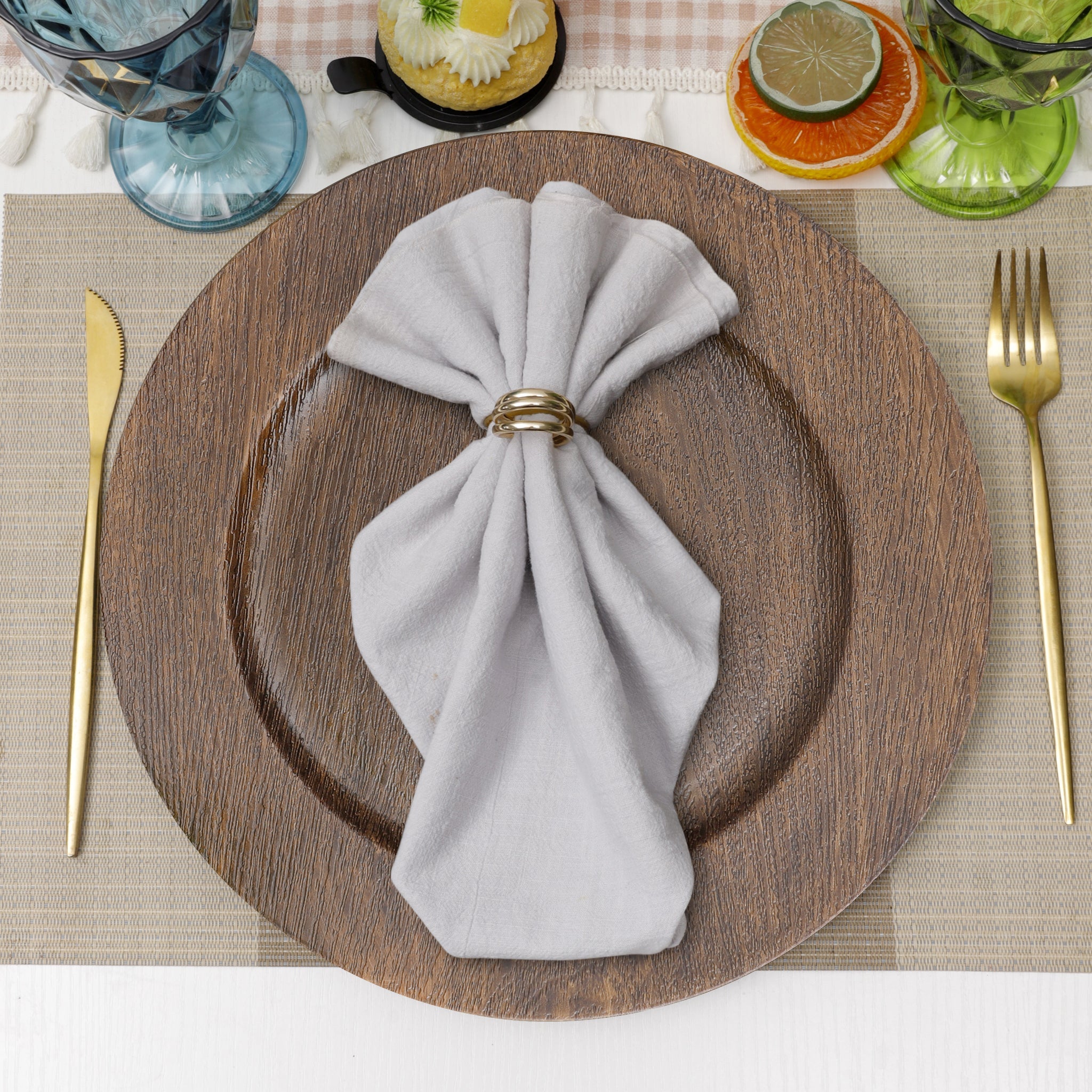 https://cdn.shopify.com/s/files/1/0042/0390/5136/files/Faux-Wood-Acrylic-Charger-Plate2.jpg?v=1744206574