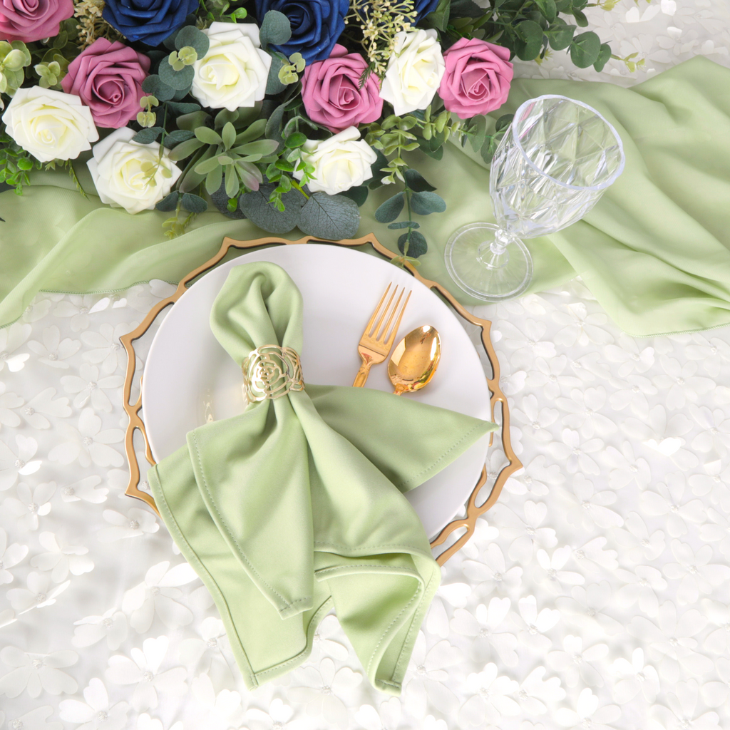 https://cdn.shopify.com/s/files/1/0042/0390/5136/files/Petal-Edge-Acrylic-Charger-Plate-Gold-Table-Set-Up.png?v=1744632476