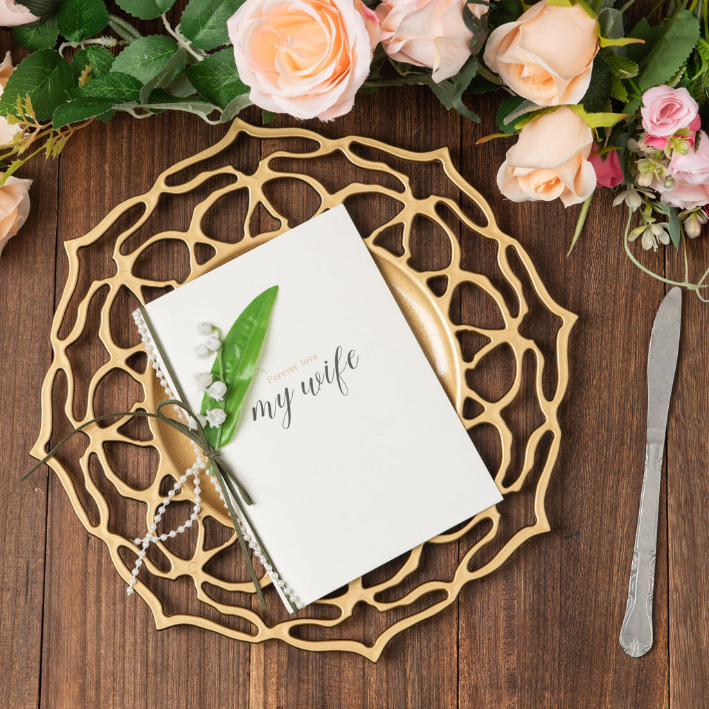 https://cdn.shopify.com/s/files/1/0042/0390/5136/files/PetalEdgeAcrylicChargerPlate-Gold_4.jpg?v=1762296554