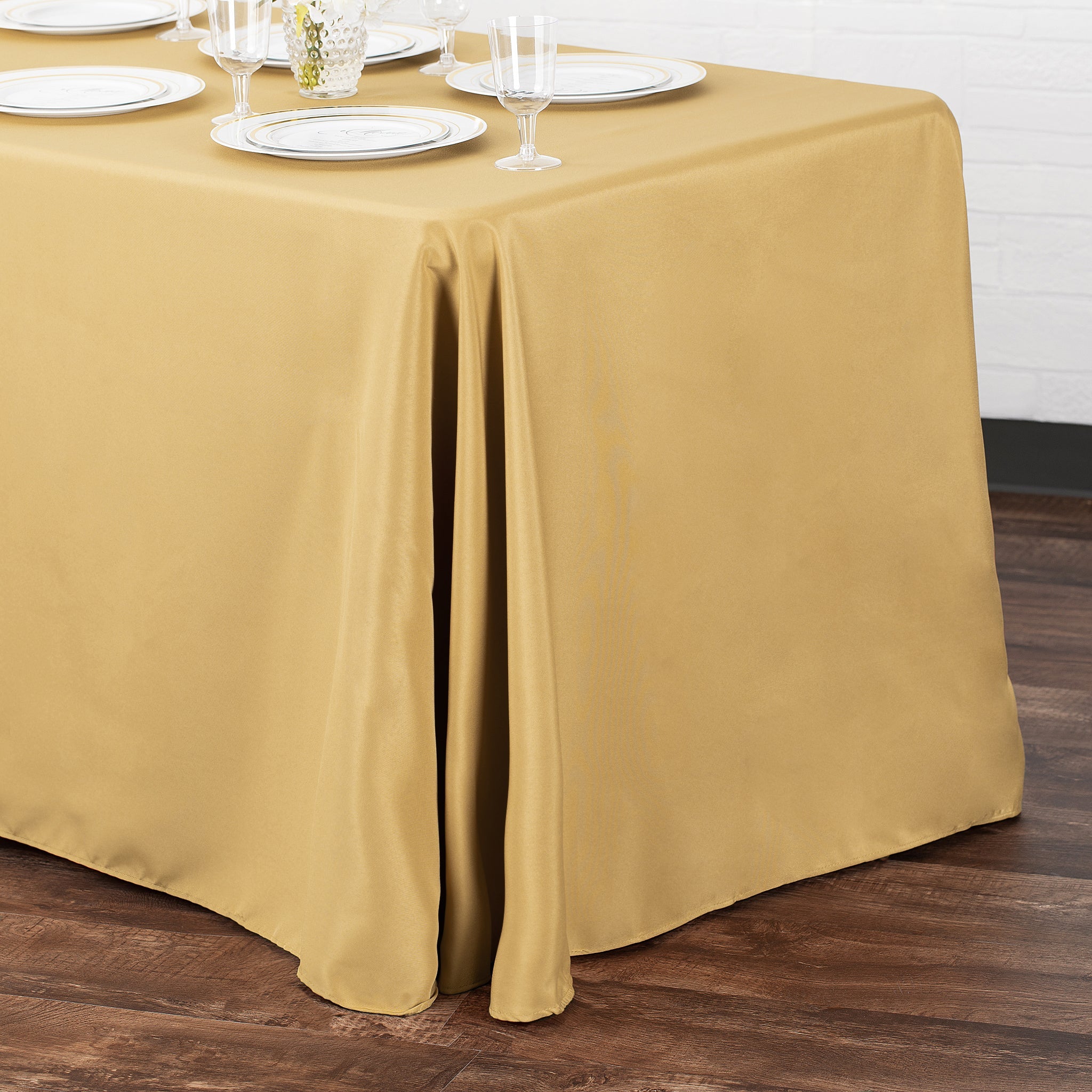 https://cdn.shopify.com/s/files/1/0042/0390/5136/products/Polyester-Rectangular-Tablecloth-Gold-Env.jpg?v=1744751230