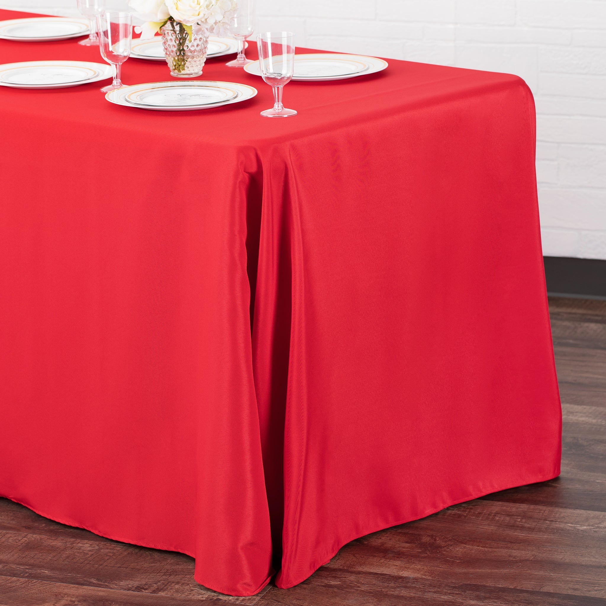 https://cdn.shopify.com/s/files/1/0042/0390/5136/products/Polyester-Rectangular-Tablecloth-Red-Env.jpg?v=1744751199