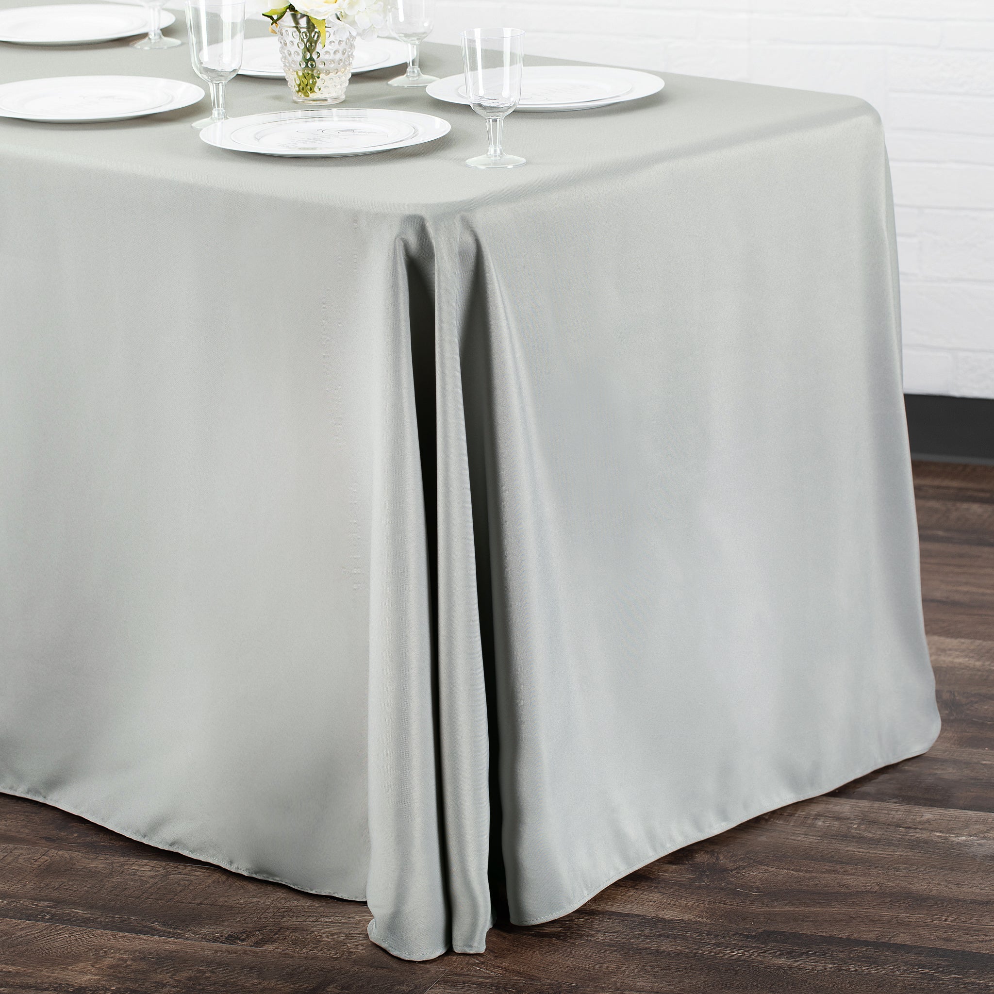 https://cdn.shopify.com/s/files/1/0042/0390/5136/products/Polyester-Rectangular-Tablecloth-Silver-Env.jpg?v=1776763303