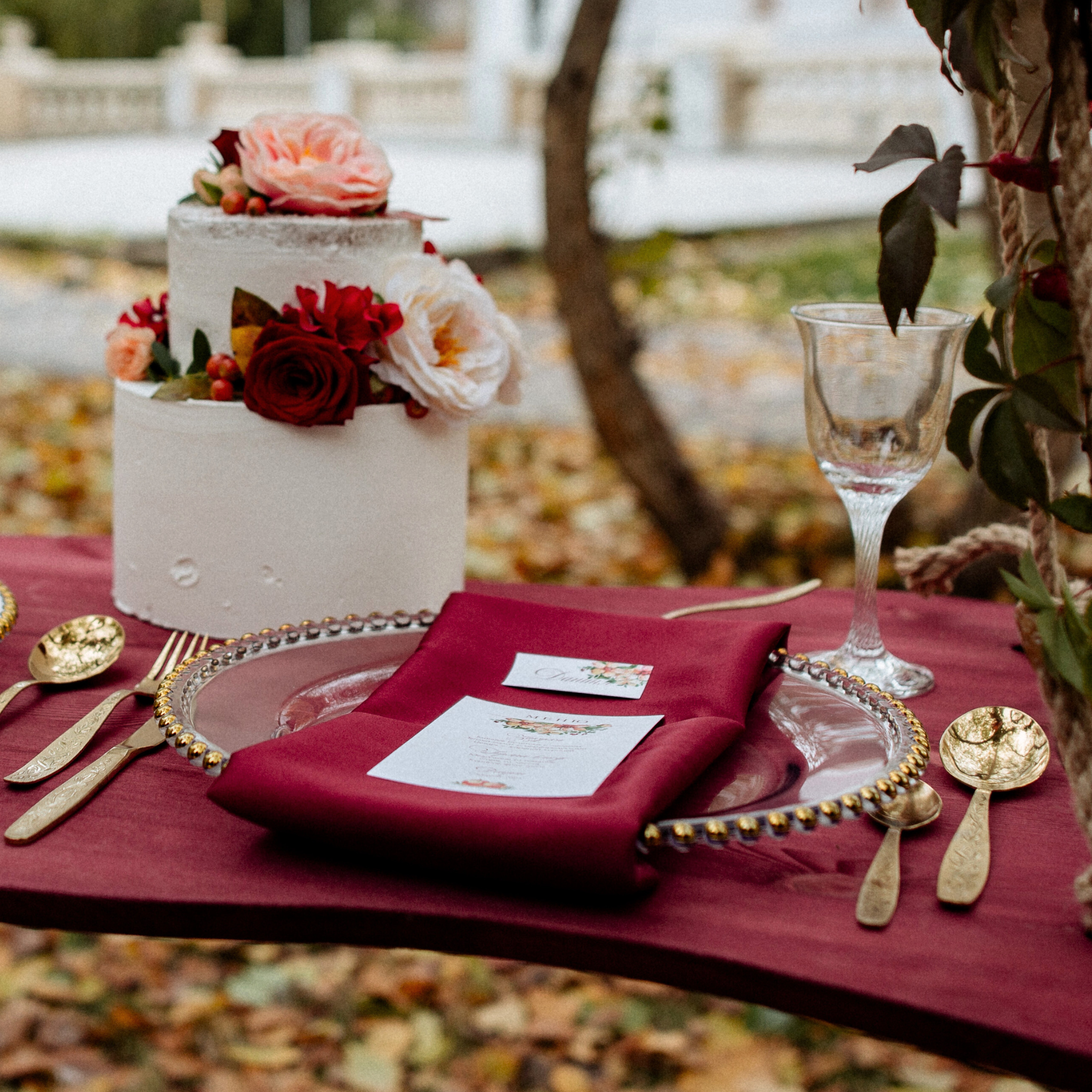 https://cdn.shopify.com/s/files/1/0042/0390/5136/files/PolyesterNapkin20x20-Burgundy.png?v=1744792947