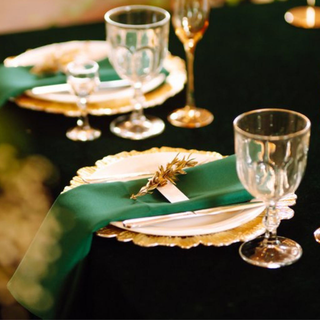 https://cdn.shopify.com/s/files/1/0042/0390/5136/files/PolyesterNapkin20x20-EmeraldGreen.png?v=1744751232