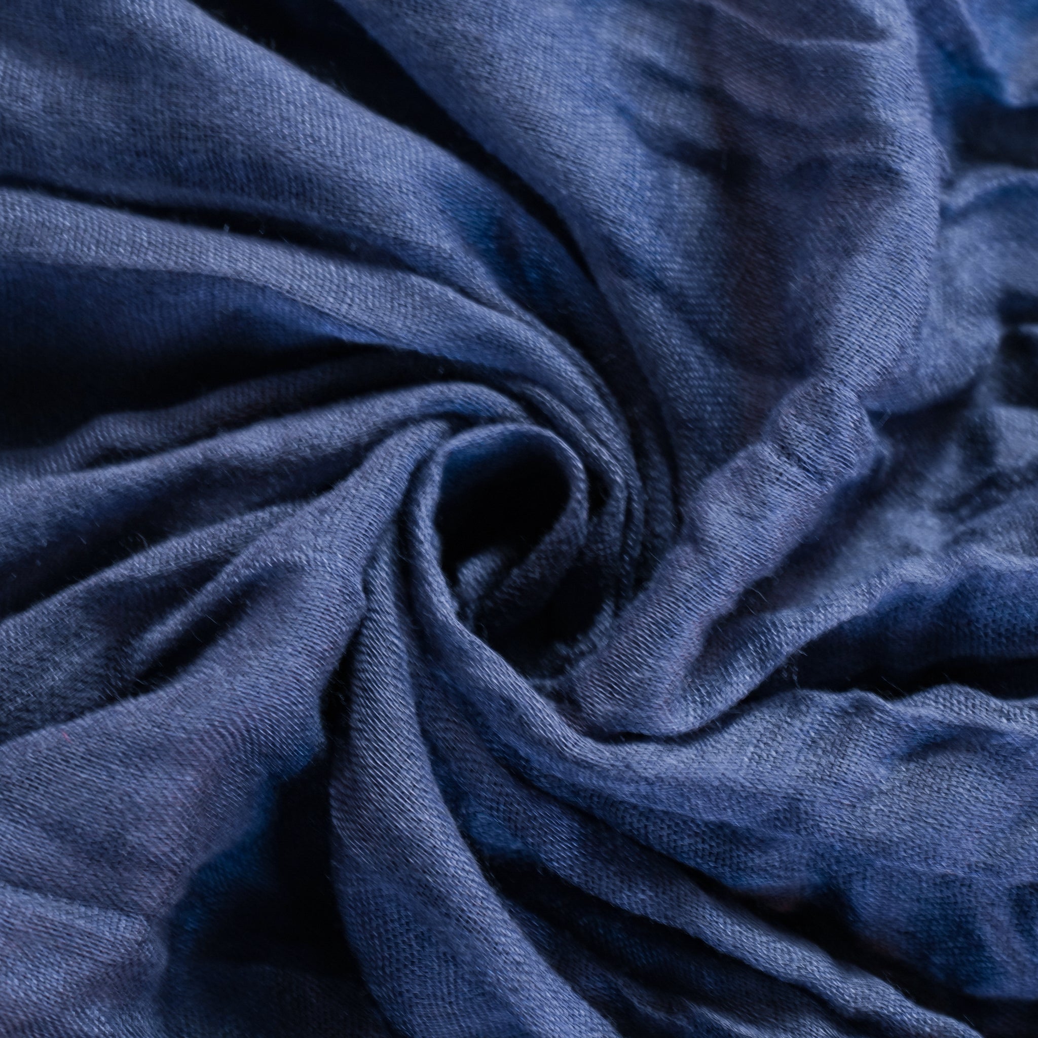 https://cdn.shopify.com/s/files/1/0042/0390/5136/products/PremiumCheeseclothTableRunner16FTx25_-NavyBlue5.jpg?v=1668460559