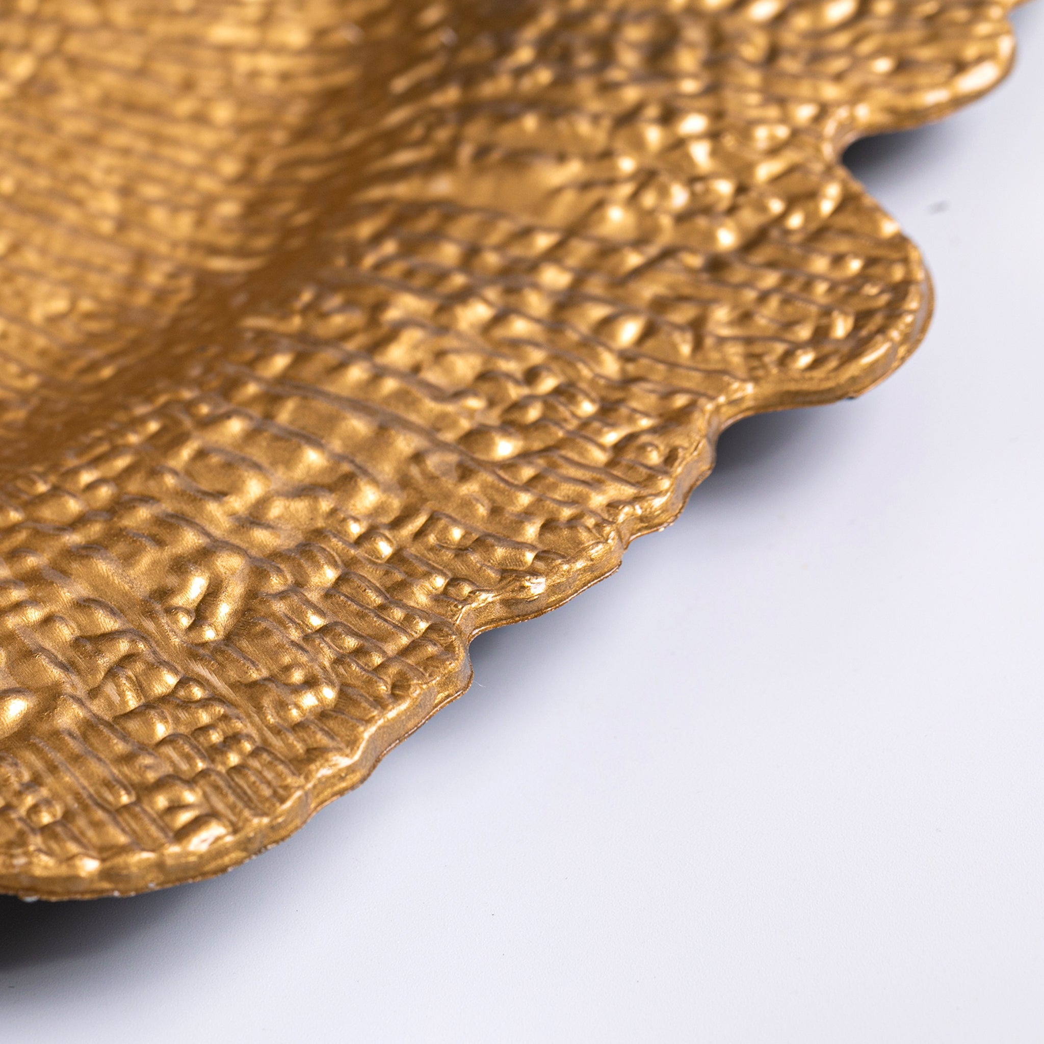https://cdn.shopify.com/s/files/1/0042/0390/5136/files/Reef-Acrylic-Charger-Plate-Gold-3.jpg?v=1774558418