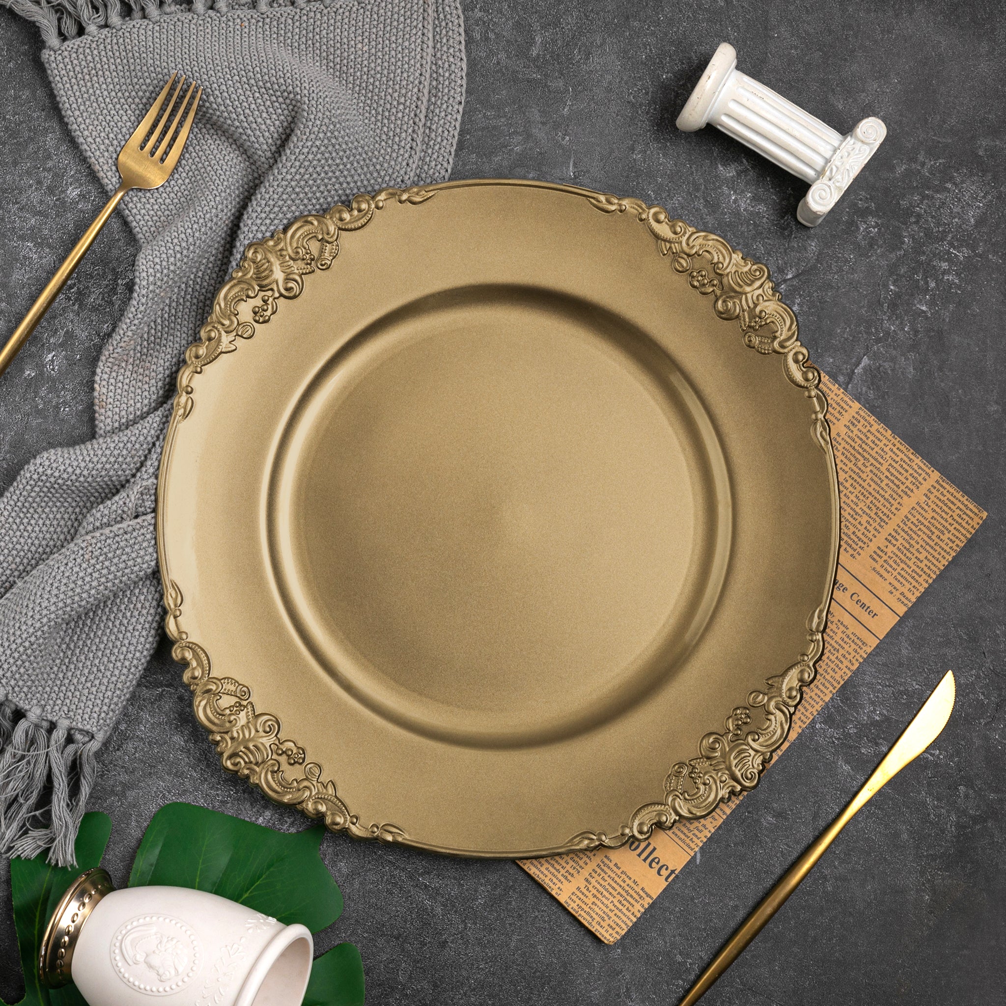 https://cdn.shopify.com/s/files/1/0042/0390/5136/files/Vintage-Round-Charger-Plate-Champagne-2.jpg?v=1744804736