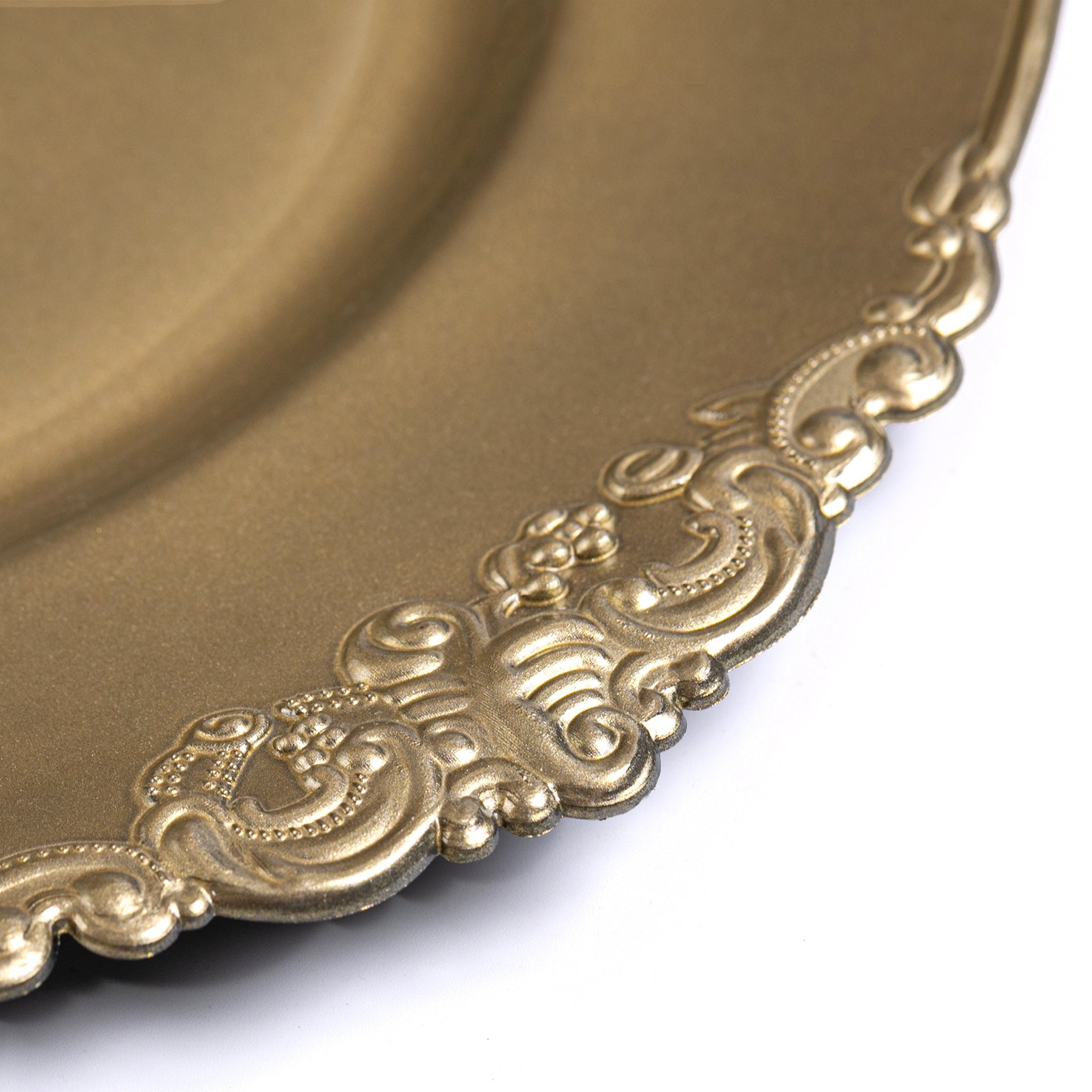 https://cdn.shopify.com/s/files/1/0042/0390/5136/files/Vintage-Round-Charger-Plate-Champagne-3.jpg?v=1744804736