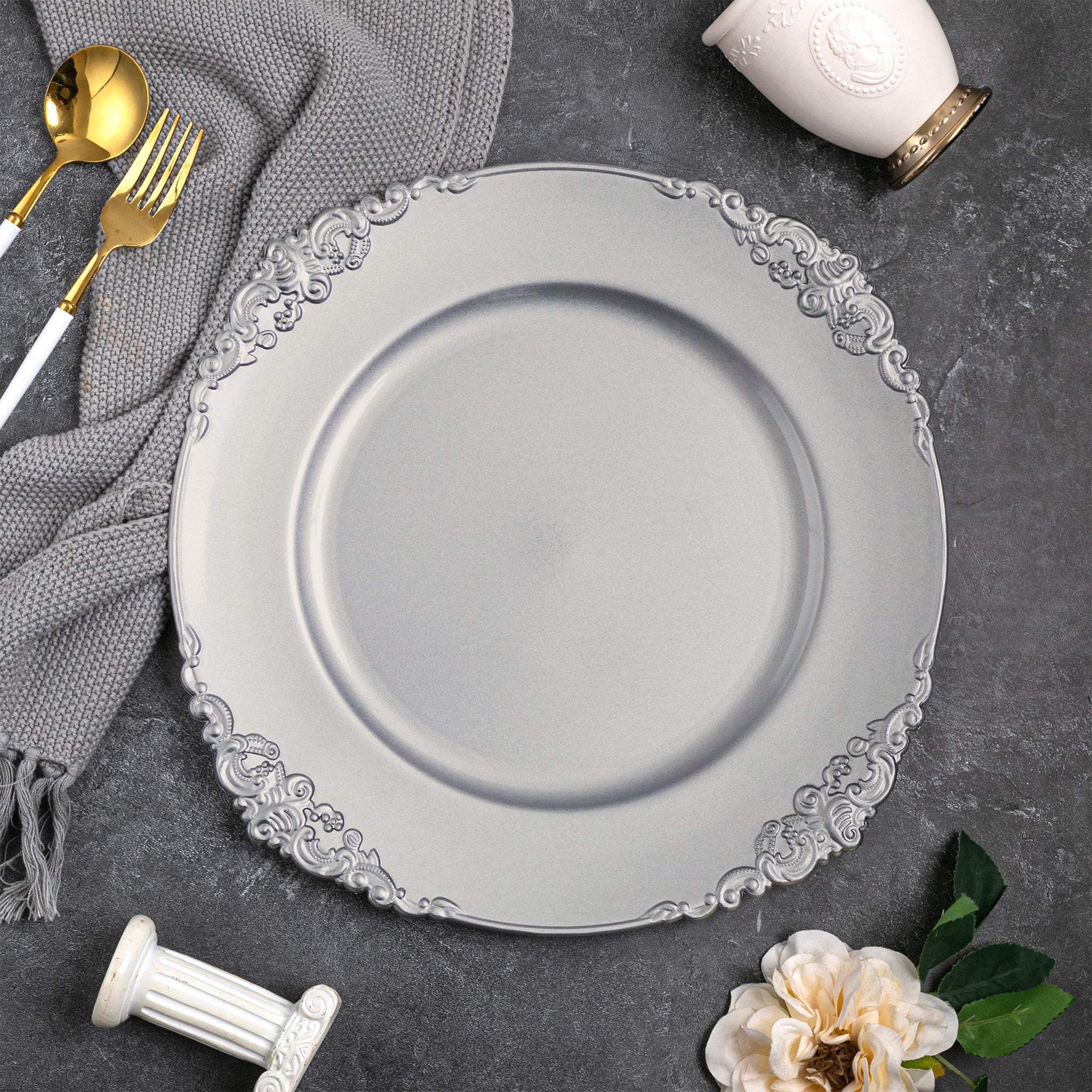 https://cdn.shopify.com/s/files/1/0042/0390/5136/files/Vintage-Round-Charger-Plate-Silver-2.jpg?v=1744805080