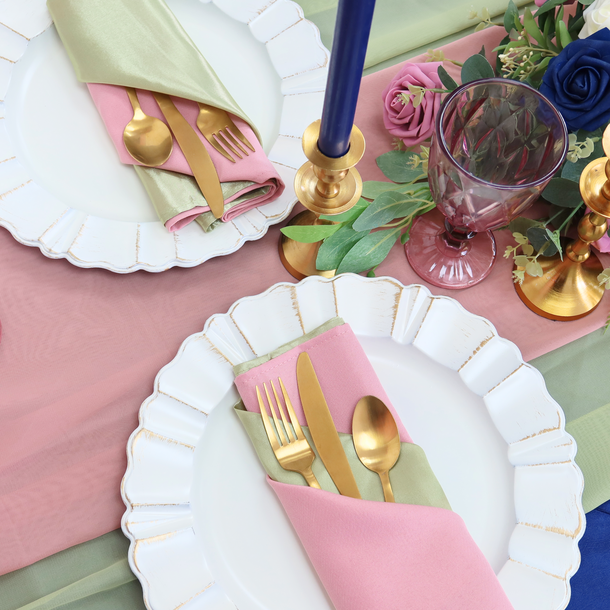 https://cdn.shopify.com/s/files/1/0042/0390/5136/files/Waved-Scallop-Acrylic-Charger-Plate-13-Inch-Gold-Ivory1.png?v=1744805320