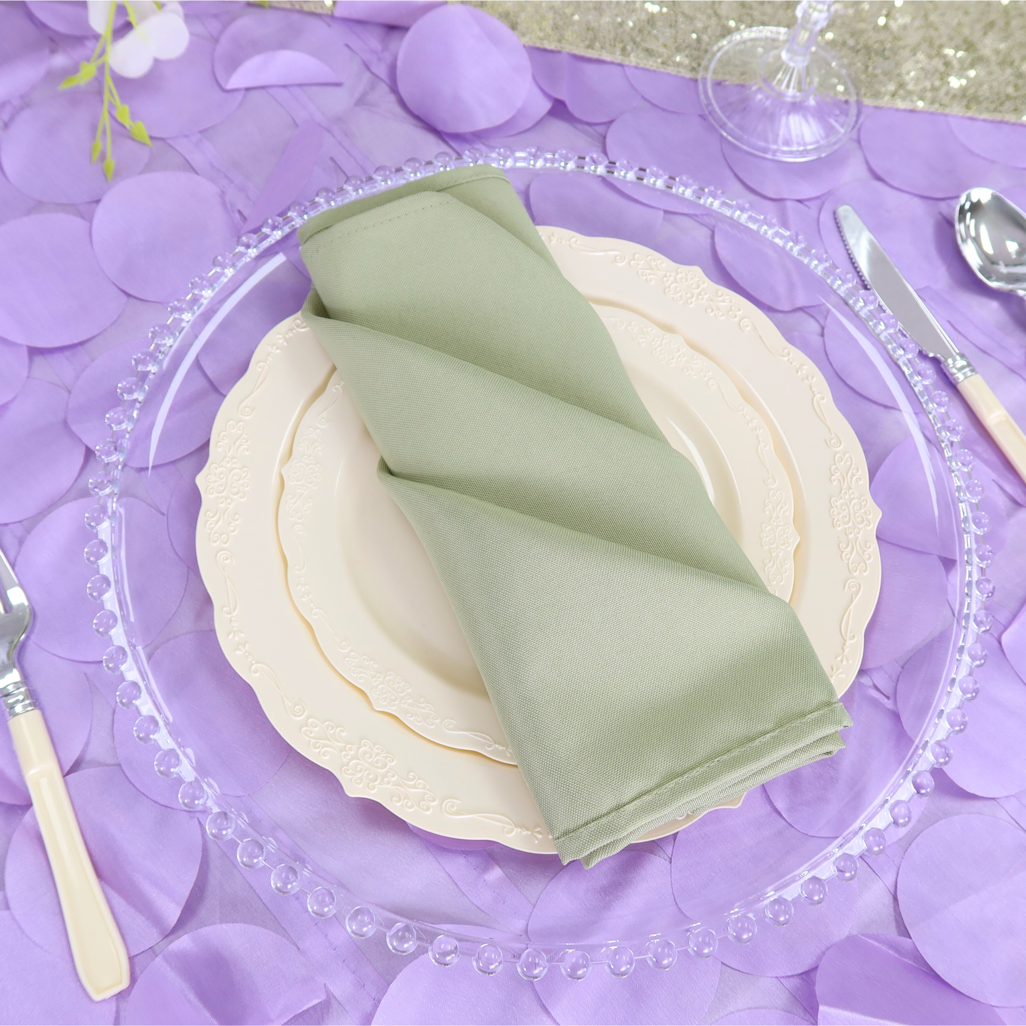 https://cdn.shopify.com/s/files/1/0042/0390/5136/files/acrylic-beaded-round-charger-plate-clear.png?v=1744805389