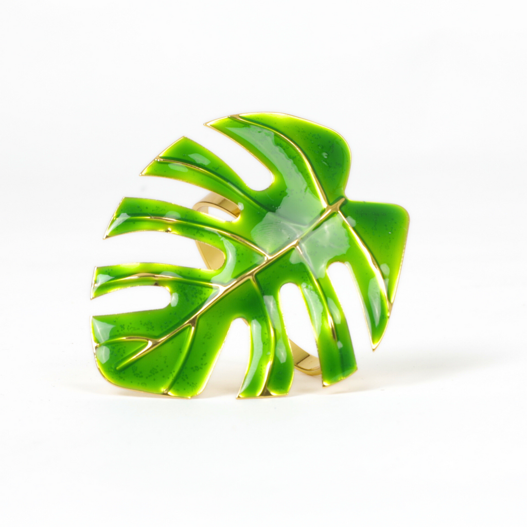 https://cdn.shopify.com/s/files/1/0042/0390/5136/files/green-monstera-leaf-napkin-ring3.png?v=1712950056