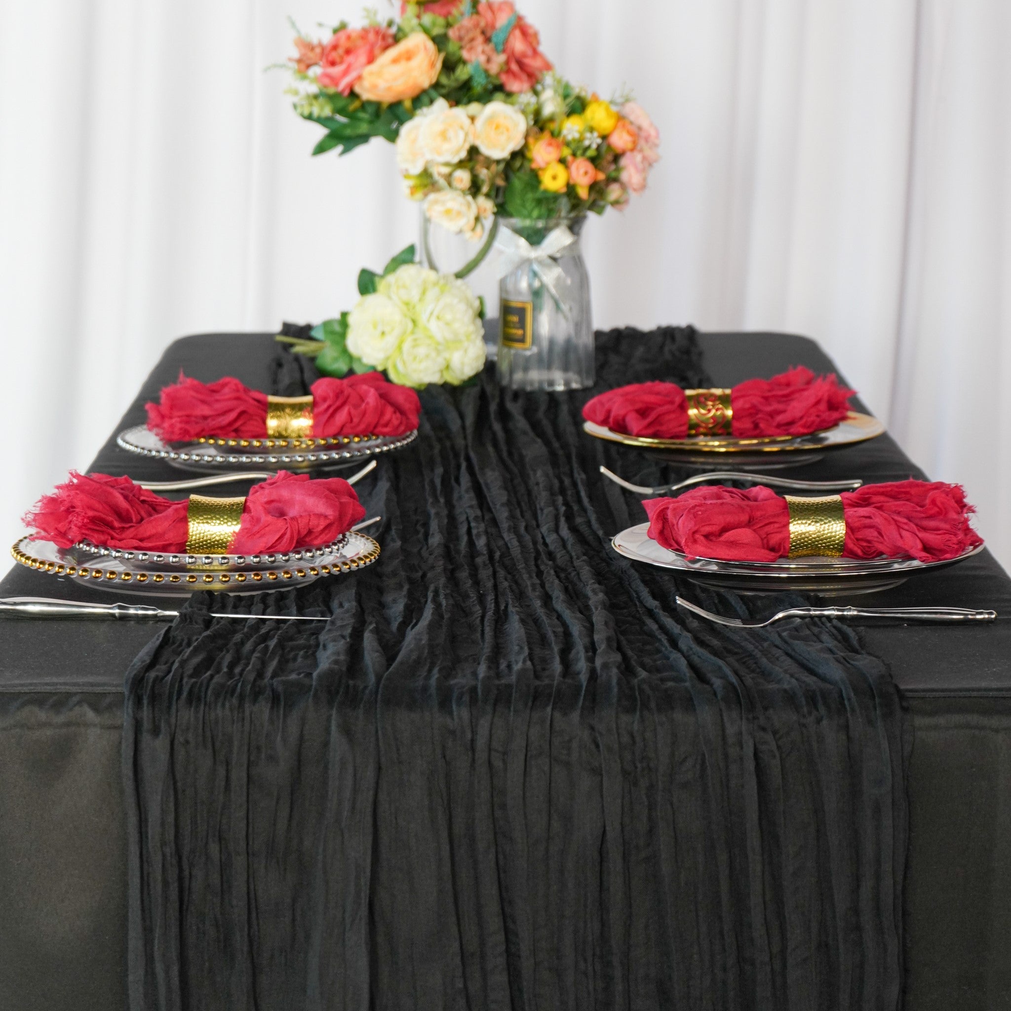 https://cdn.shopify.com/s/files/1/0042/0390/5136/products/premium-cheesecloth-table-runner-black.jpg?v=1668459310