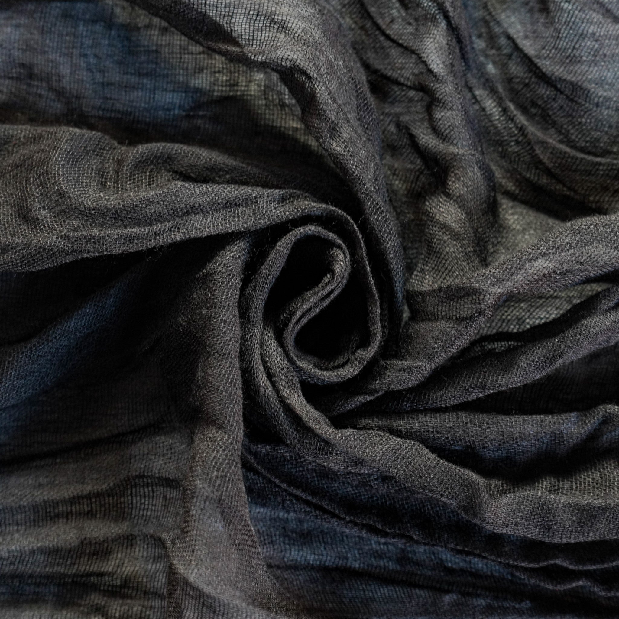 https://cdn.shopify.com/s/files/1/0042/0390/5136/products/premium-cheesecloth-table-runner-black4.jpg?v=1668459310