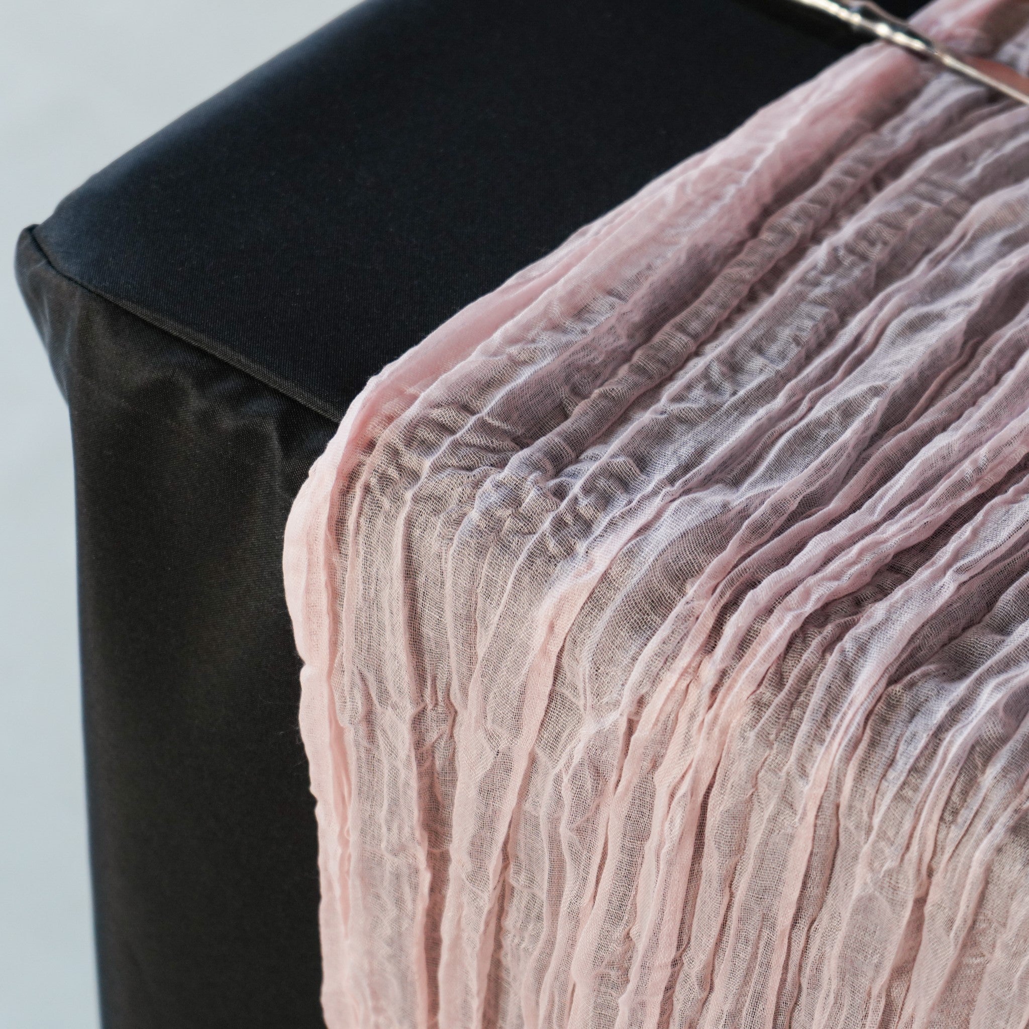 https://cdn.shopify.com/s/files/1/0042/0390/5136/products/premium-cheesecloth-table-runner-blush1.jpg?v=1744687588