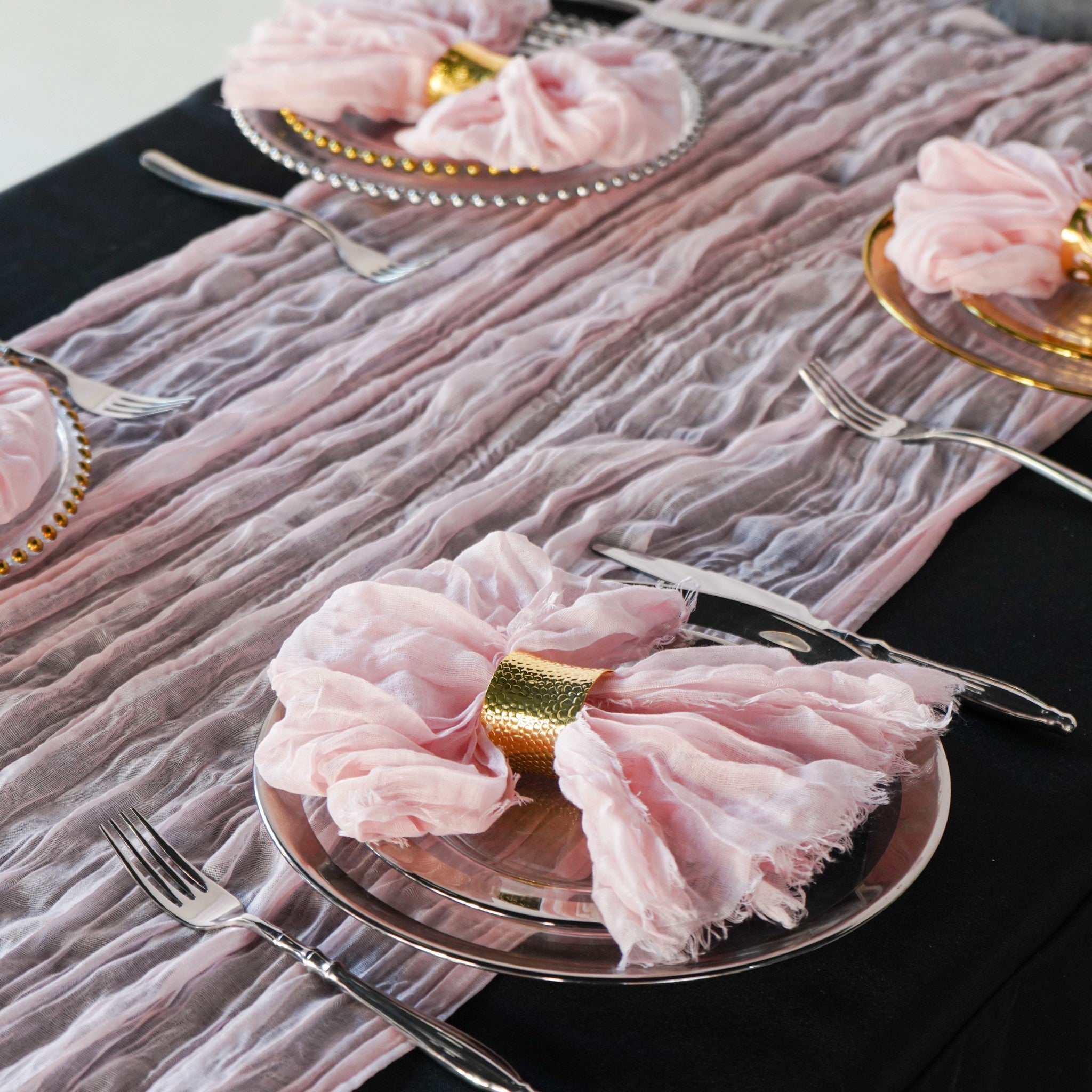https://cdn.shopify.com/s/files/1/0042/0390/5136/products/premium-cheesecloth-table-runner-blush2.jpg?v=1744687588
