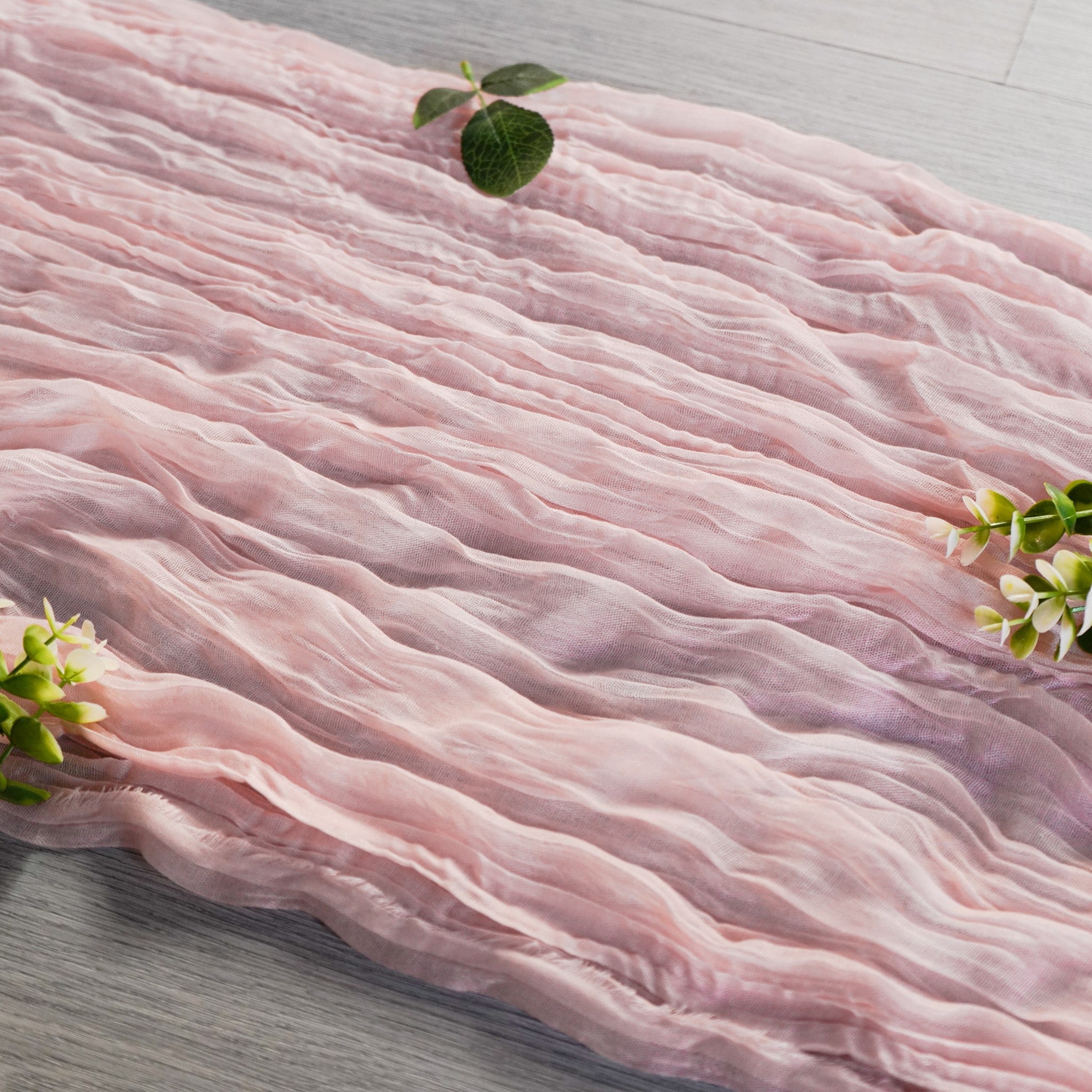 https://cdn.shopify.com/s/files/1/0042/0390/5136/products/premium-cheesecloth-table-runner-blush3.jpg?v=1744687588