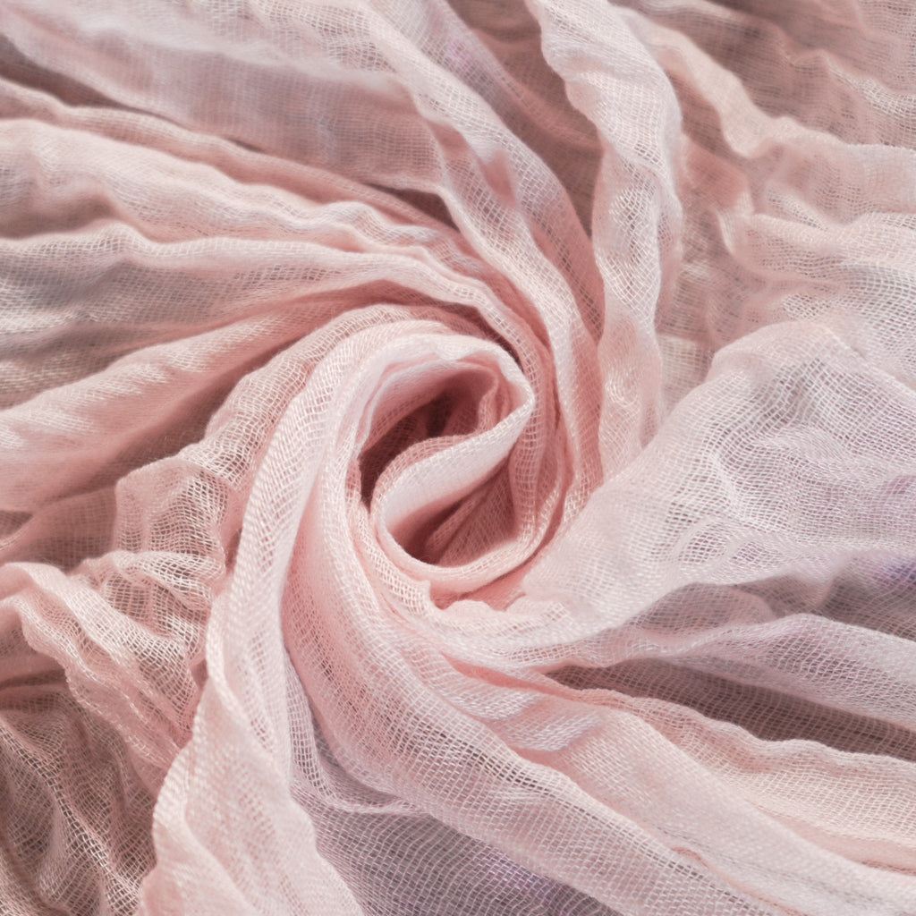 https://cdn.shopify.com/s/files/1/0042/0390/5136/products/premium-cheesecloth-table-runner-blush4.jpg?v=1744687588