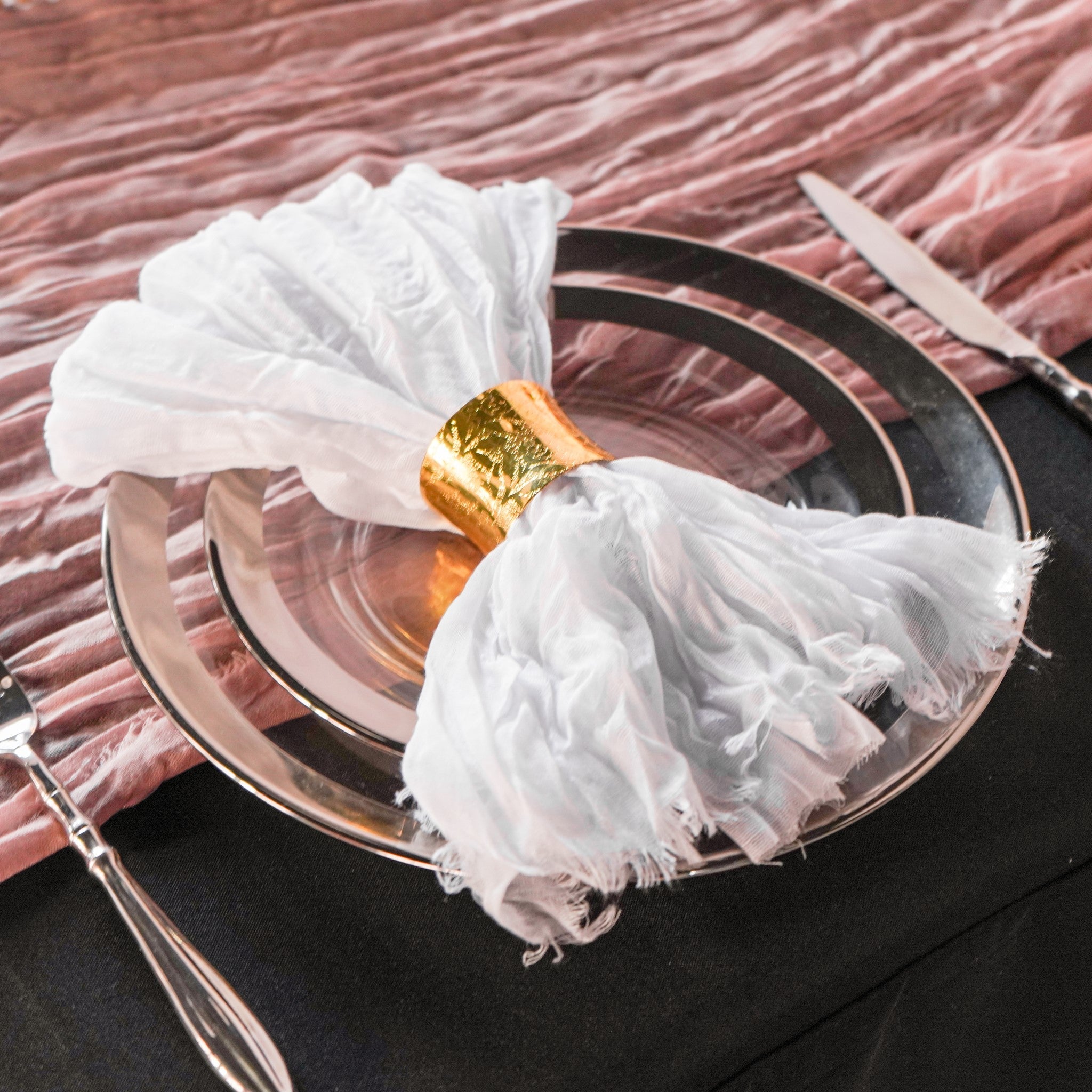 https://cdn.shopify.com/s/files/1/0042/0390/5136/products/premium-cheesecloth-table-runner-dusty-rose5.jpg?v=1775077087